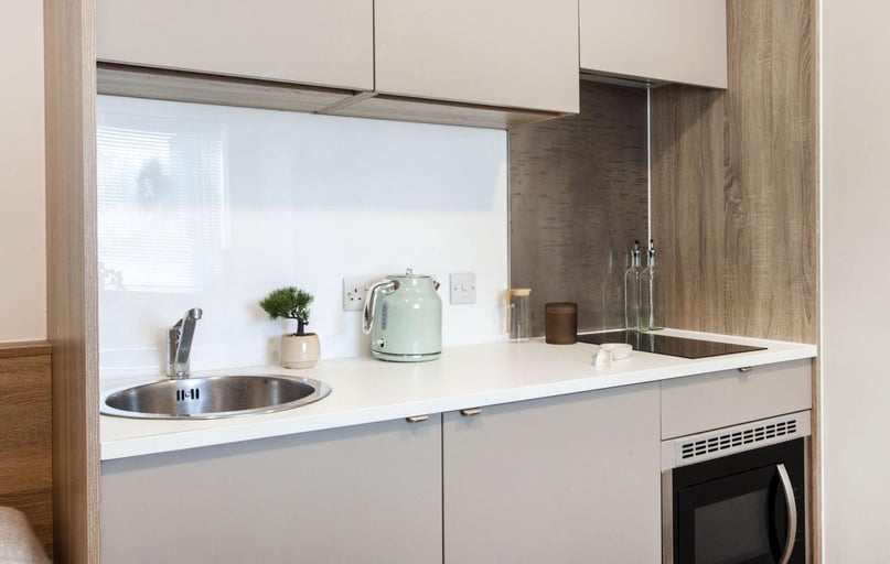 Kings Road, City Centre, Reading - Image 1